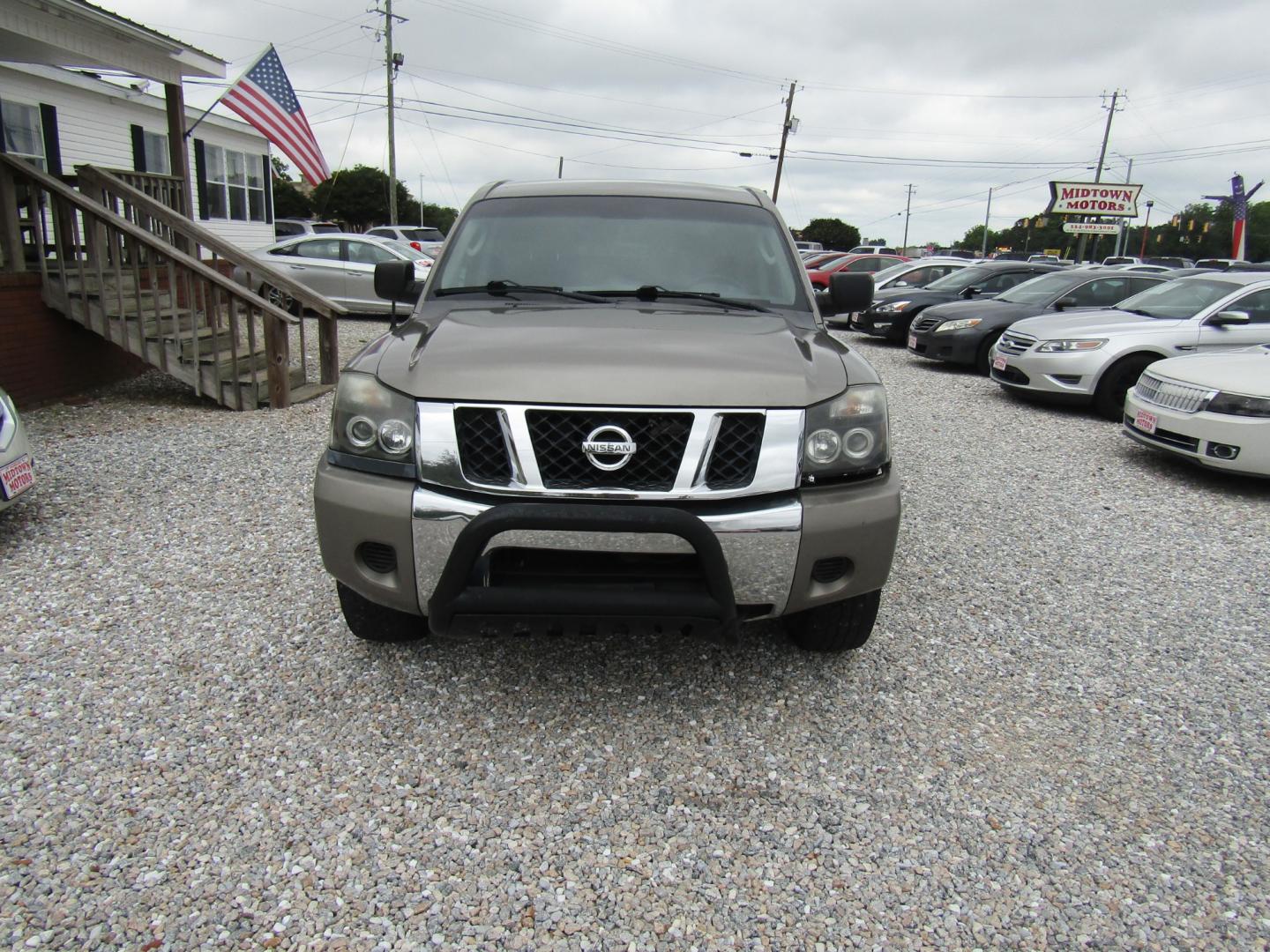 2008 Gray Nissan Titan LE Crew Cab 2WD SWB (1N6AA07DX8N) with an 5.6L V8 DOHC 32V engine, Automatic transmission, located at 15016 S Hwy 231, Midland City, AL, 36350, (334) 983-3001, 31.306210, -85.495277 - Photo#1